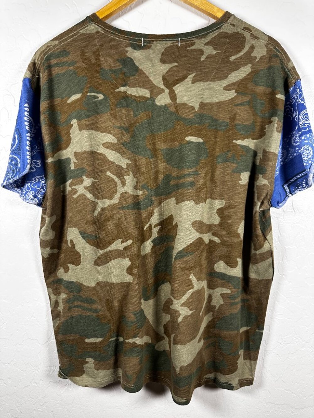 Free People We The Free Camo Tee Blue Bandana Sleeve T-Shirt Small - Picture 3 of 7